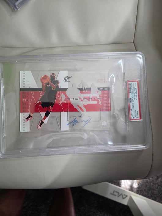 2002 Upper Deck Glass Magnifying Glass Autographs Michael Jordan #MJ-A Auto PSA