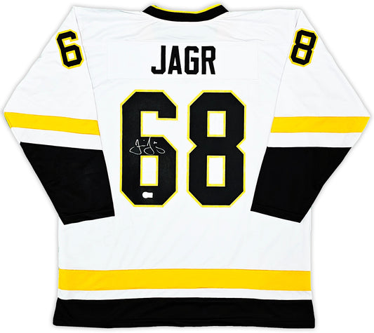 Pittsburgh Penguins Jaromir Jagr Autographed White Jersey Beckett BAS Witness Stock #220681