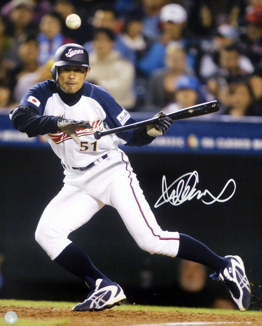 Ichiro Suzuki Autographed 16x20 Photo WBC Japan IS Holo Stock #77815