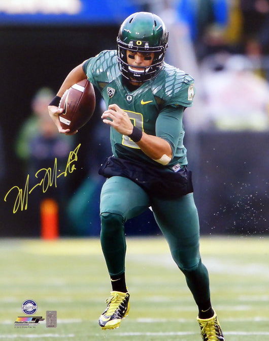 Marcus Mariota Autographed 16x20 Photo Oregon Ducks MM Holo Stock #87196