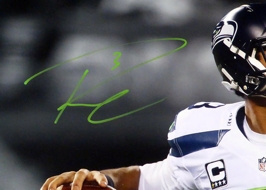 Russell Wilson Autographed 16x20 Photo Seattle Seahawks Super Bowl XLVIII RW Holo Stock #105129
