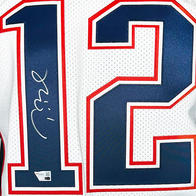 Tom Brady Signed New England Patriots Mitchell & Ness White 2000 Authentic Football Jersey (Fanatics ZL88428821)
