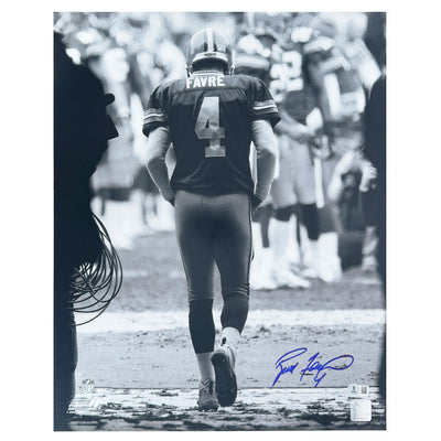Brett Favre Signed Pose 2 Football 16x20 Photo (Beckett)