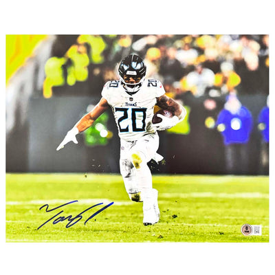 Tony Pollard Signed Tennessee Color Football 11x14 Photo (Beckett)